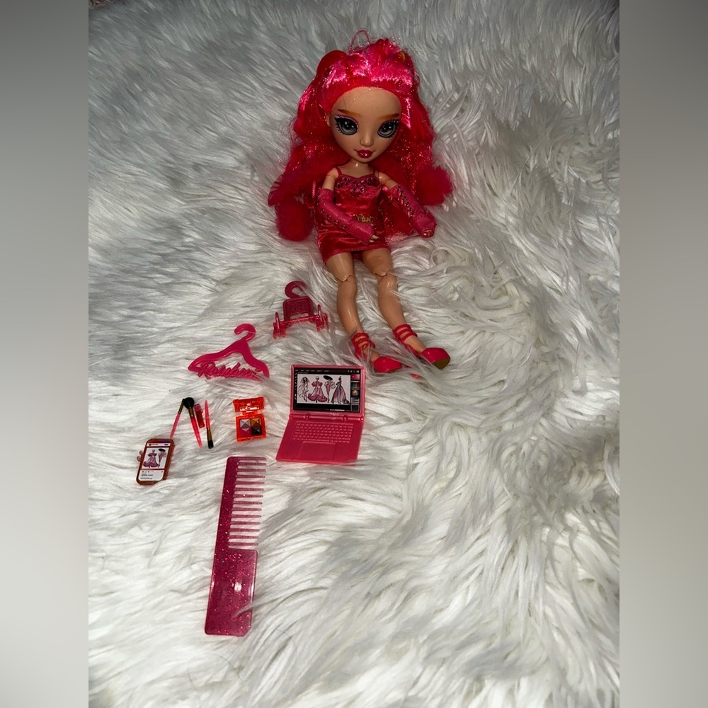 Rainbow High Priscilla Perez Doll - Picture 4 of 5